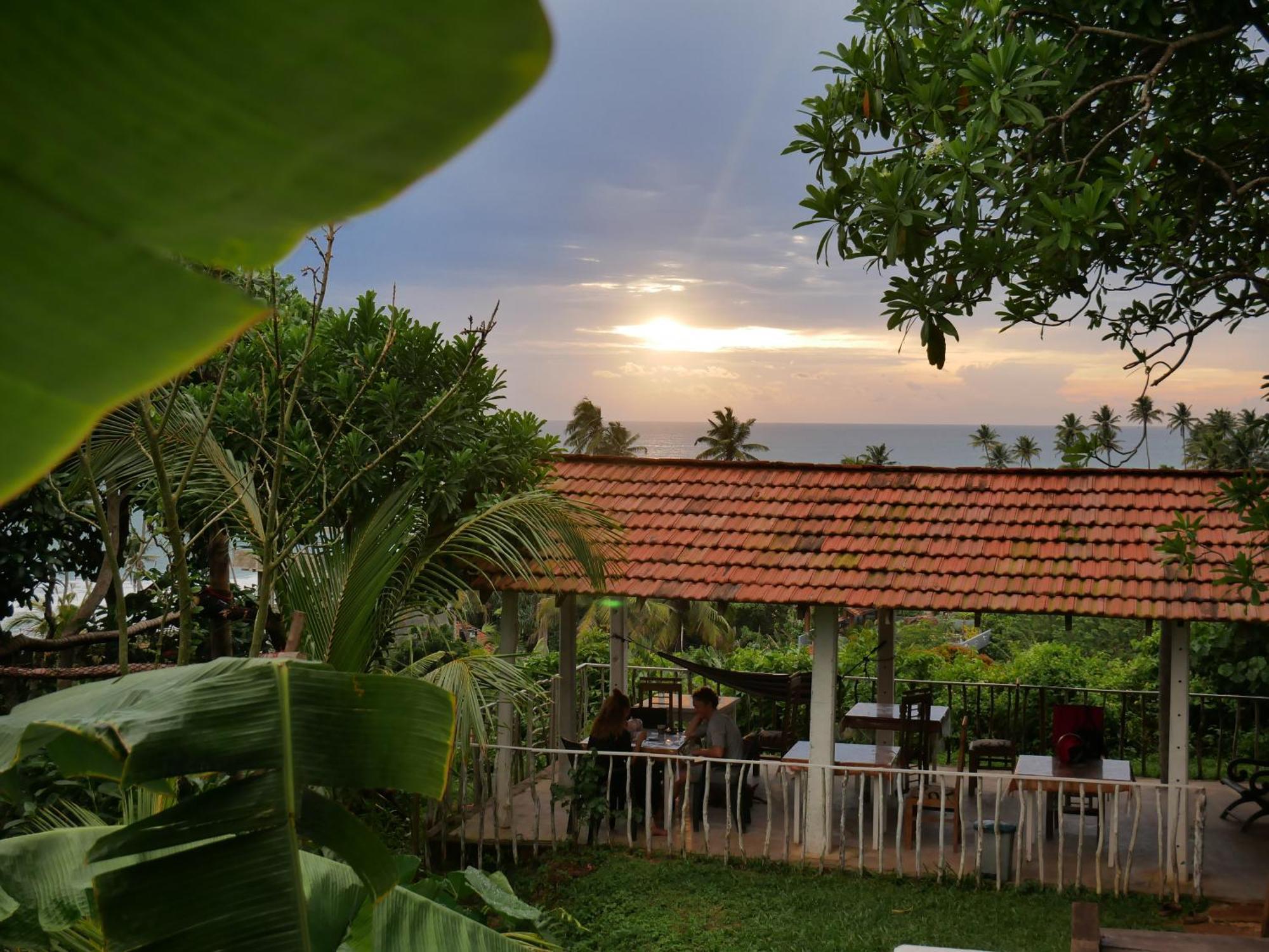 Sky Mountain Cafe With Seaview Bed and Breakfast Weligama Eksteriør billede