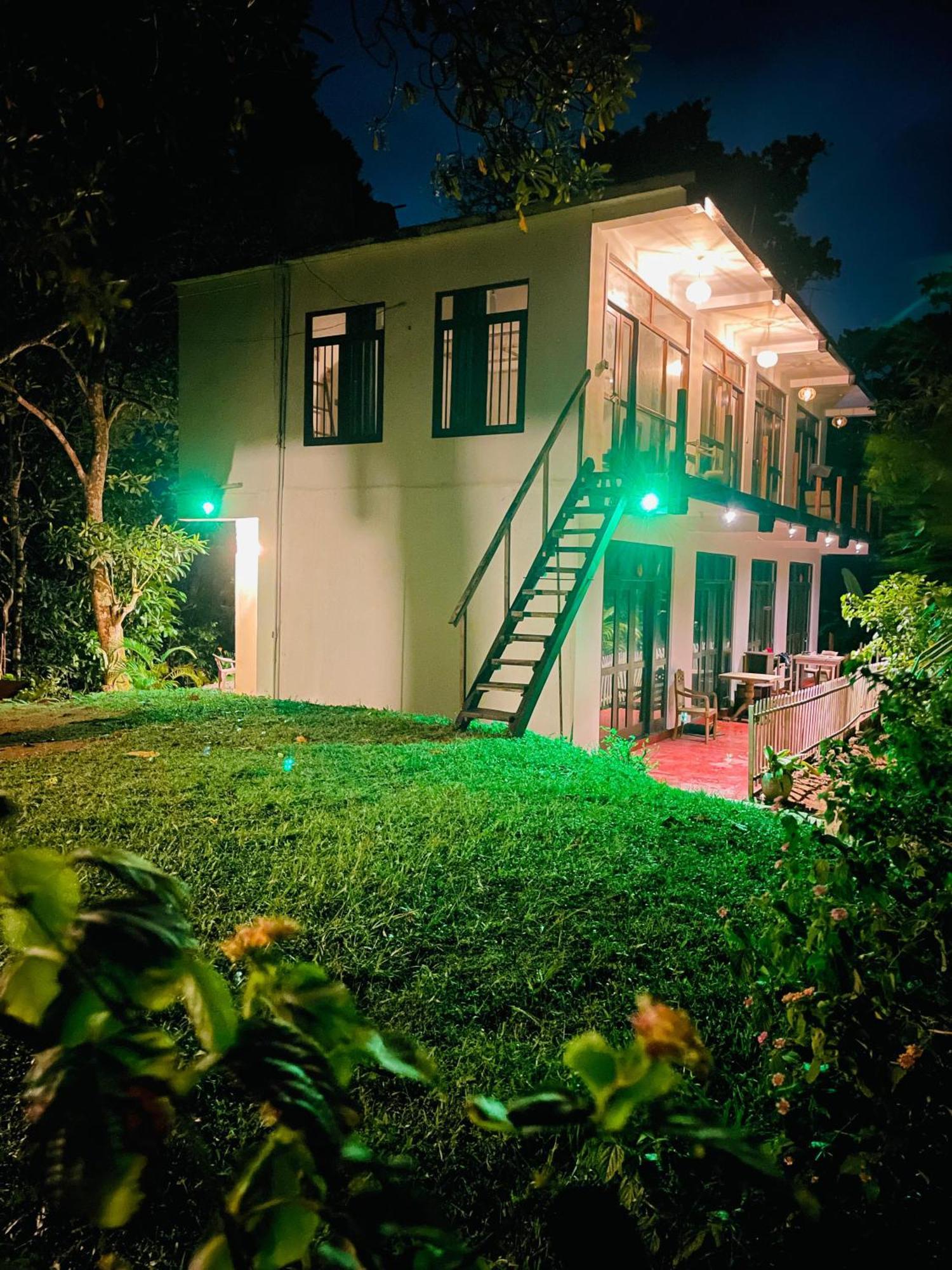 Sky Mountain Cafe With Seaview Bed and Breakfast Weligama Eksteriør billede