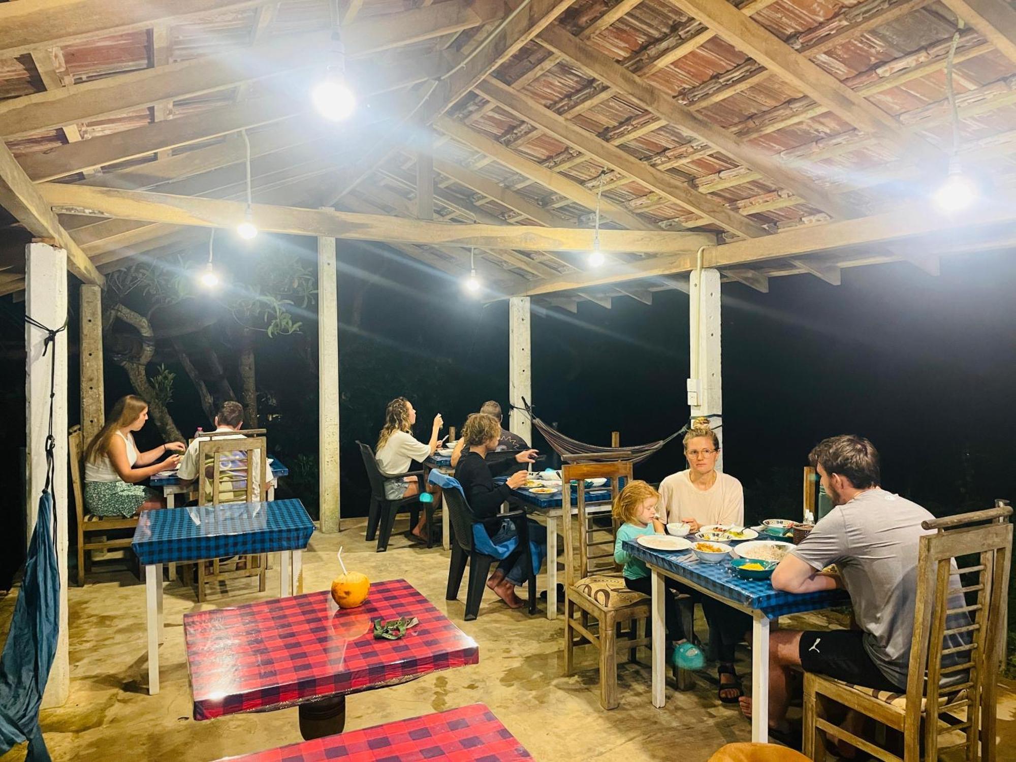 Sky Mountain Cafe With Seaview Bed and Breakfast Weligama Eksteriør billede